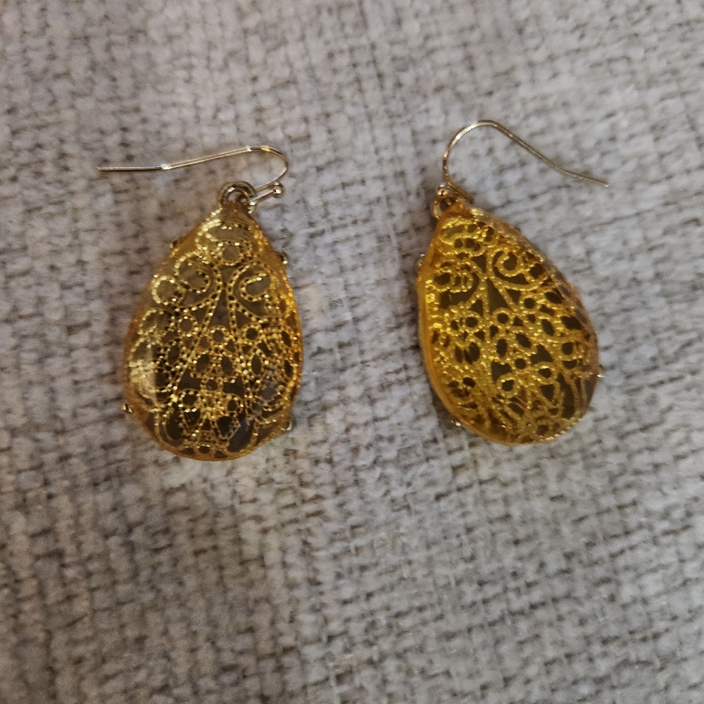 New Womens Filigree Necklace & Earrings Set Gold Toned Acrylic Teardop - Picture 6 of 6